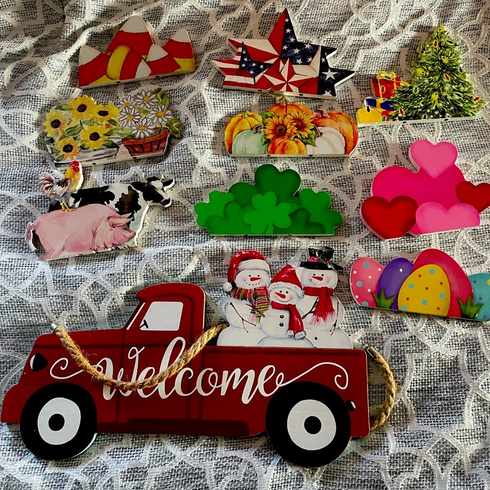 A wall or door hanging for multiple Holidays